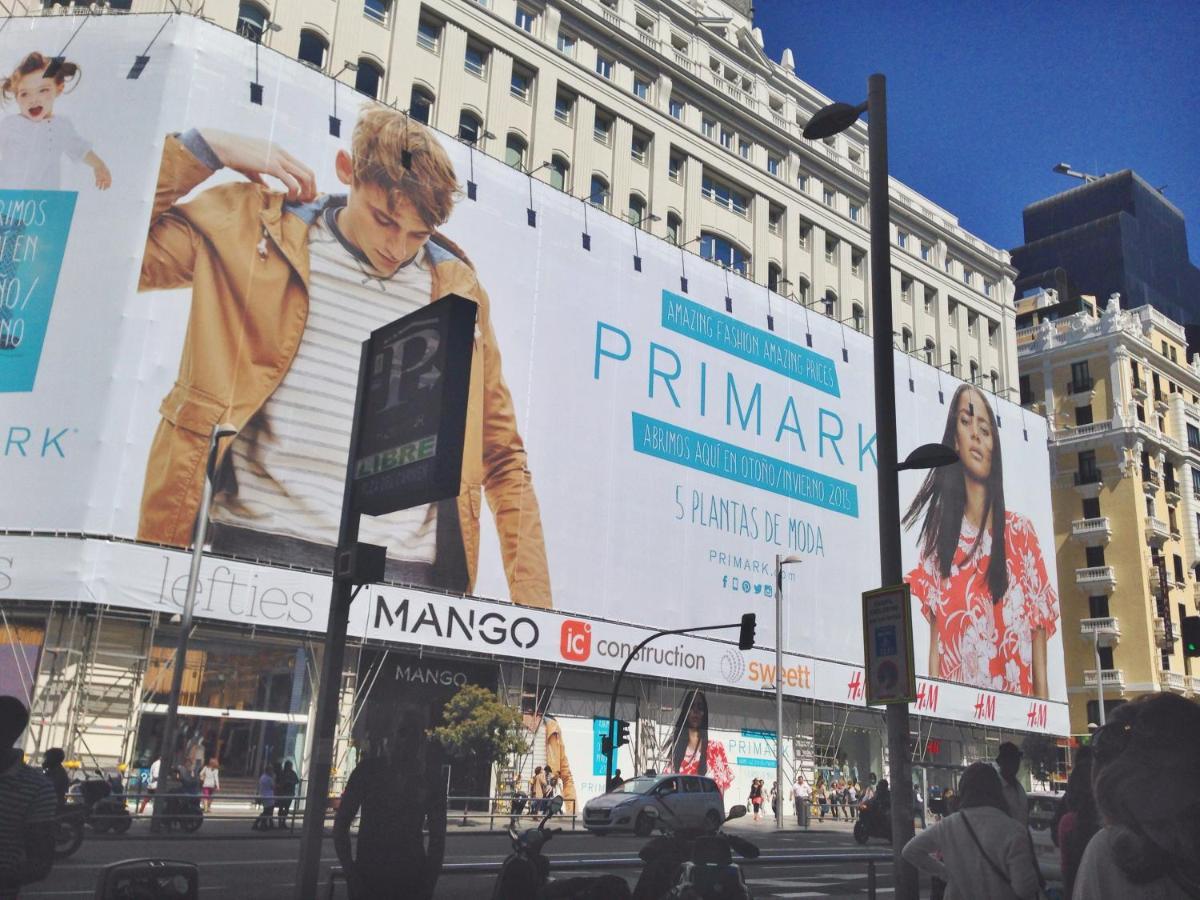 לינה וארוחת בוקר מדריד La Reina De Gran Via - Parking Tph מראה חיצוני תמונה